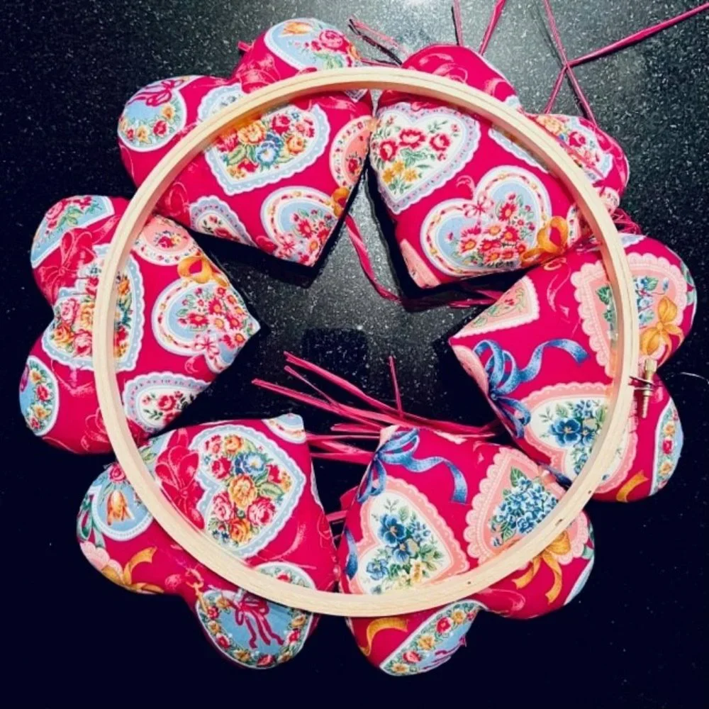 Vintage 1980's Pillow Hearts Valentine's Day Wreath - Like New